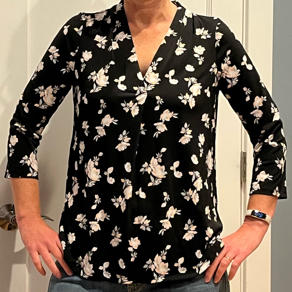 41 Hawthorn size M Floral knit top
